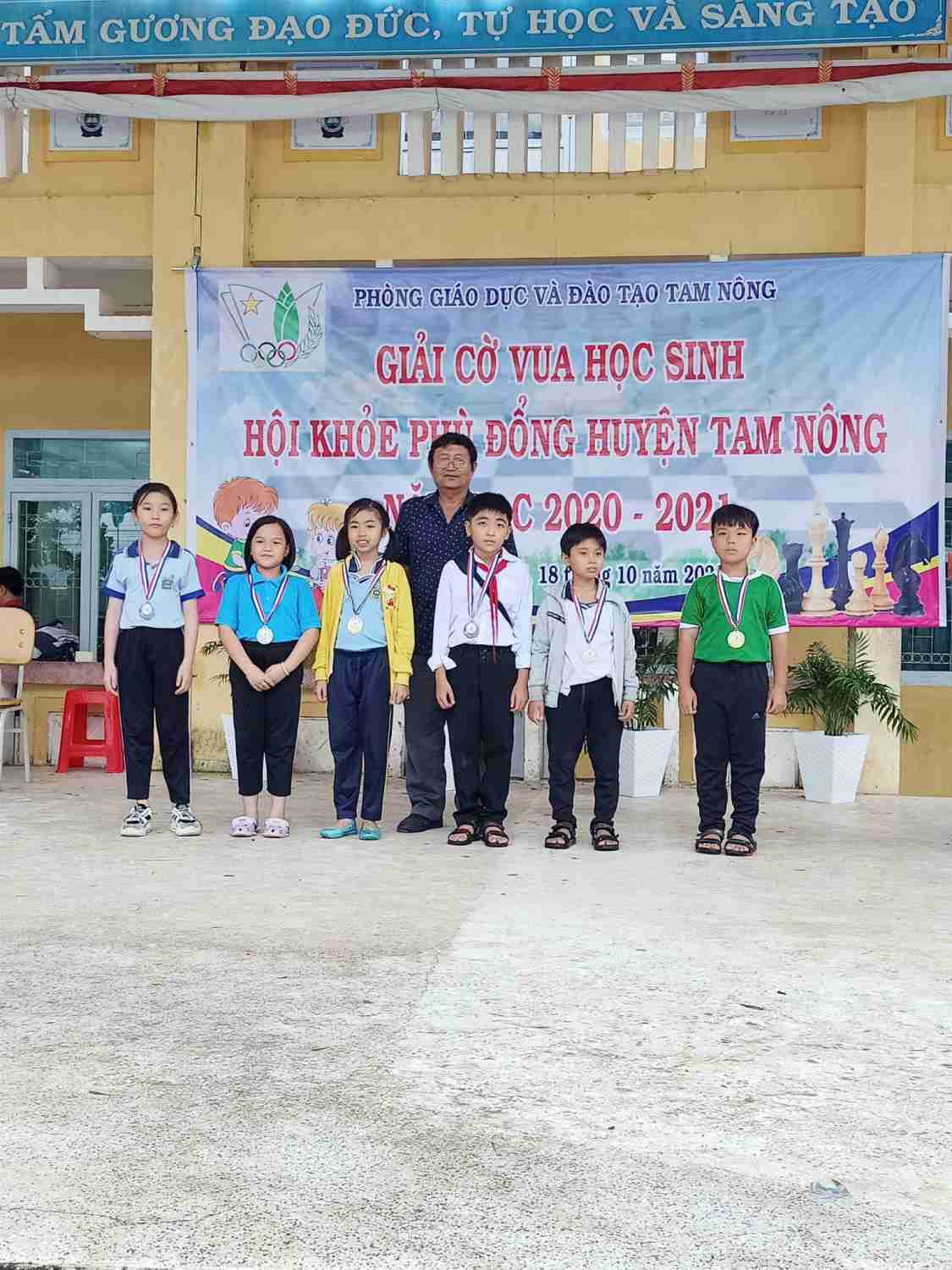 Em Nguyễn Hiếu Kiên học sinh lớp 4/1 Trường TH Phú Đức đạt giải Nhất ( Nhóm nam 10- 11 tuổi)