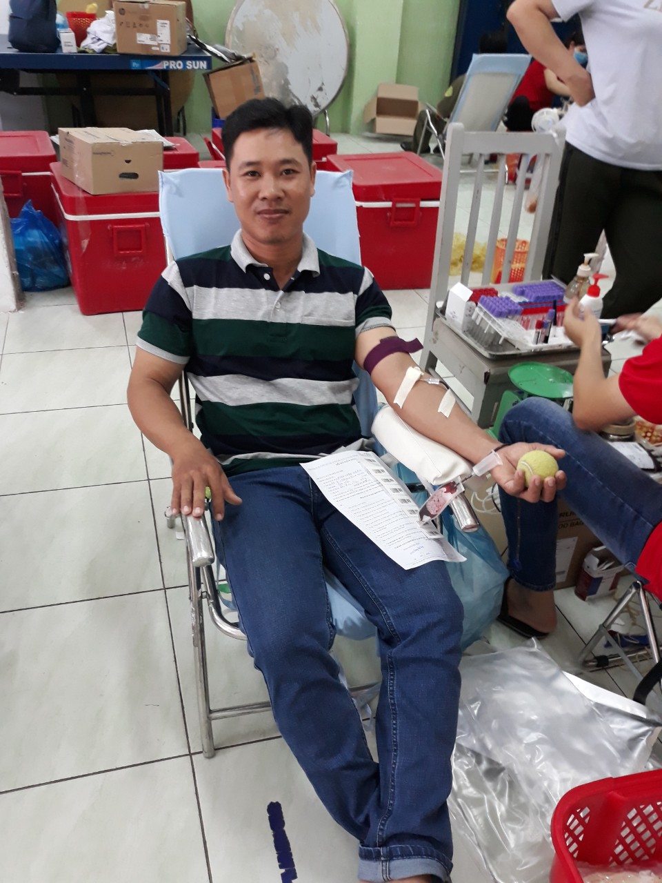 Thầy Phan Chơn Ngôn trên 10 lần hiến máu.