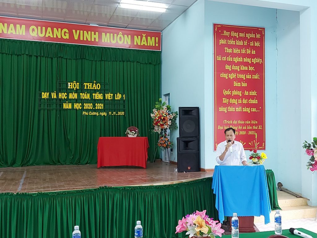 Ông Nguyễn Văn Kết - Phó phòng GD & ĐT  phát biểu trong buổi hội thảo
