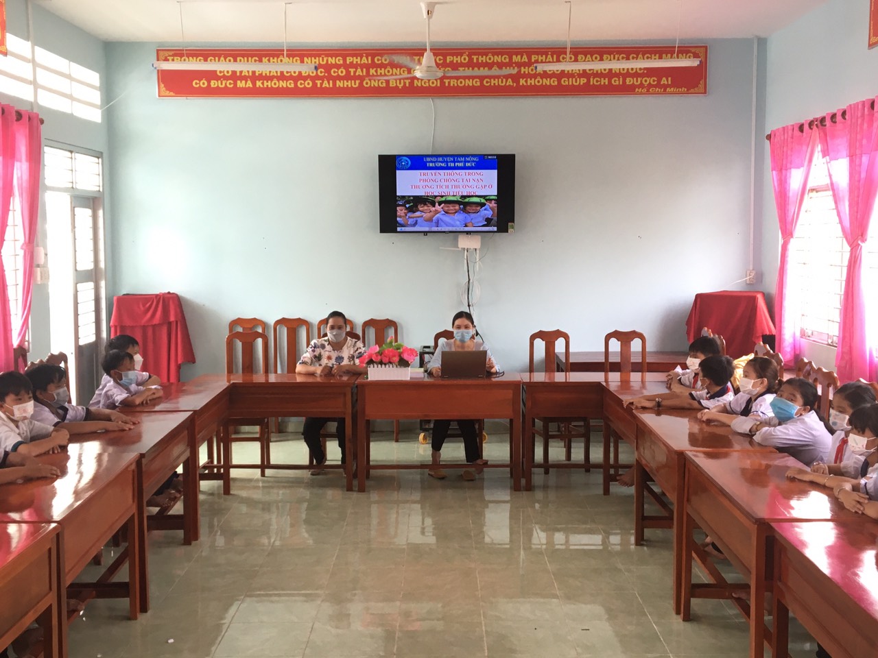 Cô Nguyễn Thị Bé Xuyên - Bí thư chi Đoàn đến dự buổi tuyên truyền TNTT.